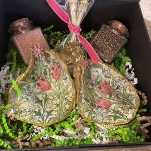 Salt and Pepper Oyster Shell Serving Set with Spoons